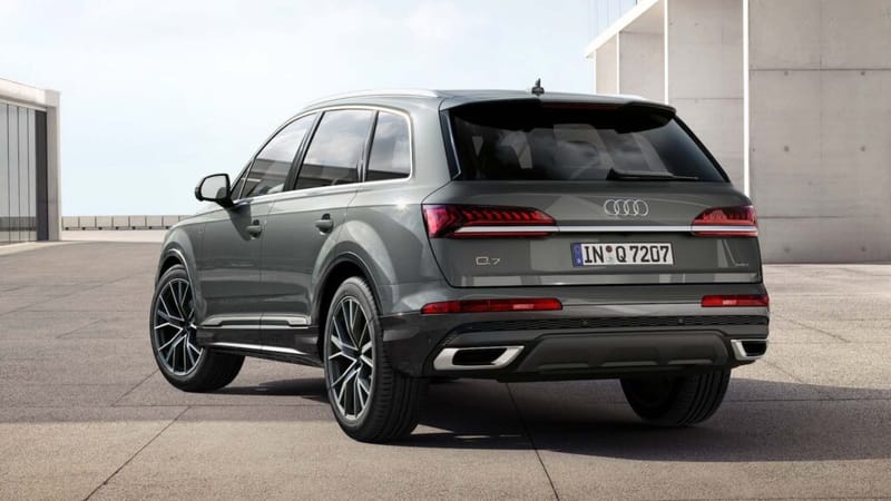 Audi Q7: Commanding Exterior Design