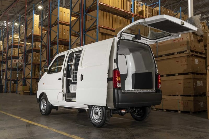 Suzuki Eeco: Spacious and Versatile Interior