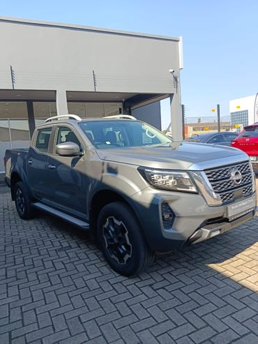 NISSAN NAVARA 2.5D LE 4X4 AT  for Sale in South Africa