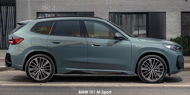 BMW iX photo 3