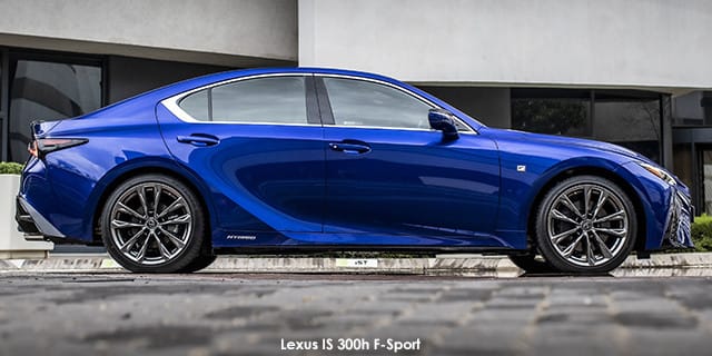 Lexus IS 300h F Sport photo 2