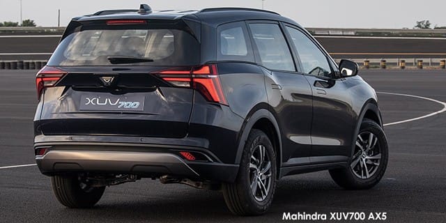 Mahindra XUV 700 photo 3