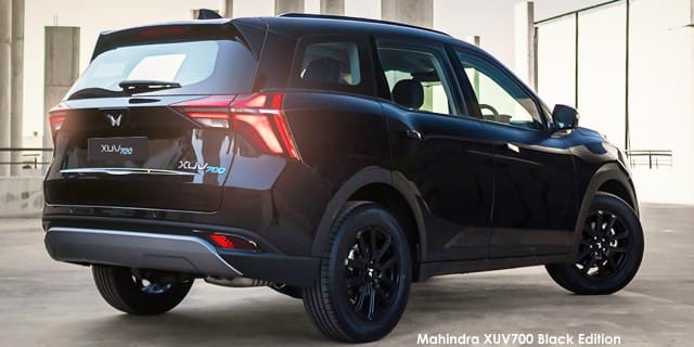 Mahindra XUV 700 2.0 AX7 Auto Black Edition (7 Seat) photo 2
