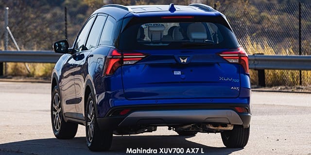 Mahindra XUV 700 2.0 AX7 Auto (7 Seater) photo 3