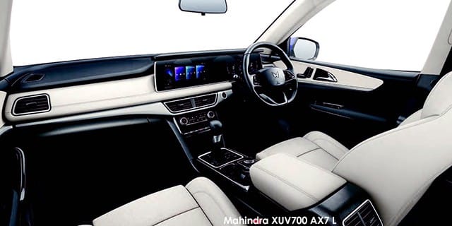 Mahindra XUV 700 2.0 AX7 Auto (7 Seater) photo 5