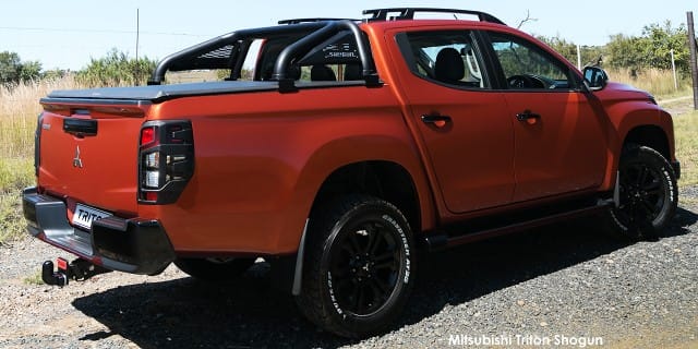 Mitsubishi Triton 2.4 Di-DC Shogun 4x4 Auto Double Cab photo 3