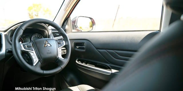 Mitsubishi Triton 2.4 Di-DC Shogun 4x4 Auto Double Cab photo 5