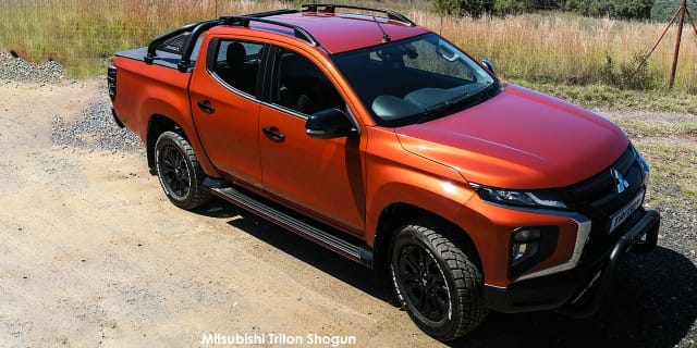 Mitsubishi Triton 2.4 Di-DC Shogun 4x4 Auto Double Cab photo 2