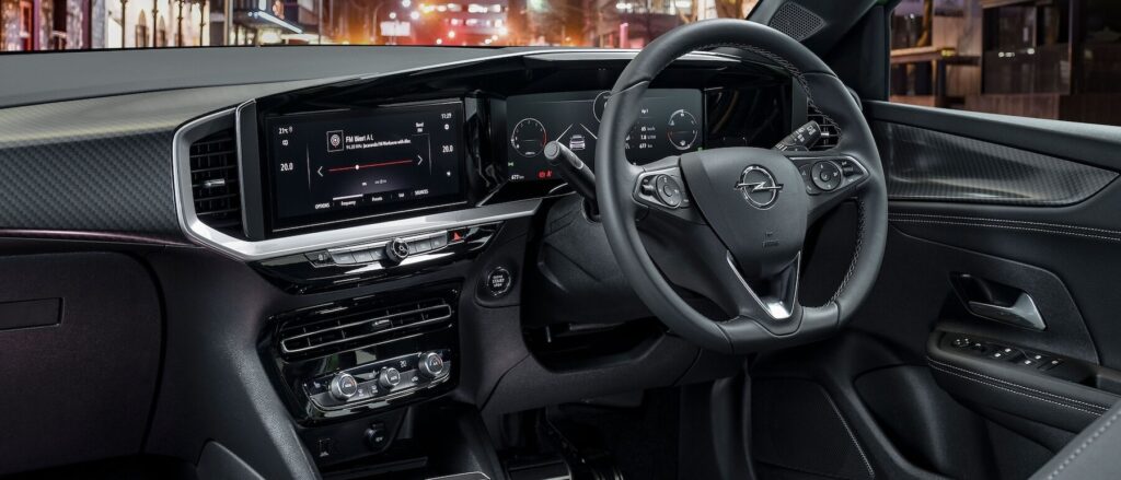 OPEL MOKKA 1.2T GS LINE A/T - Side View