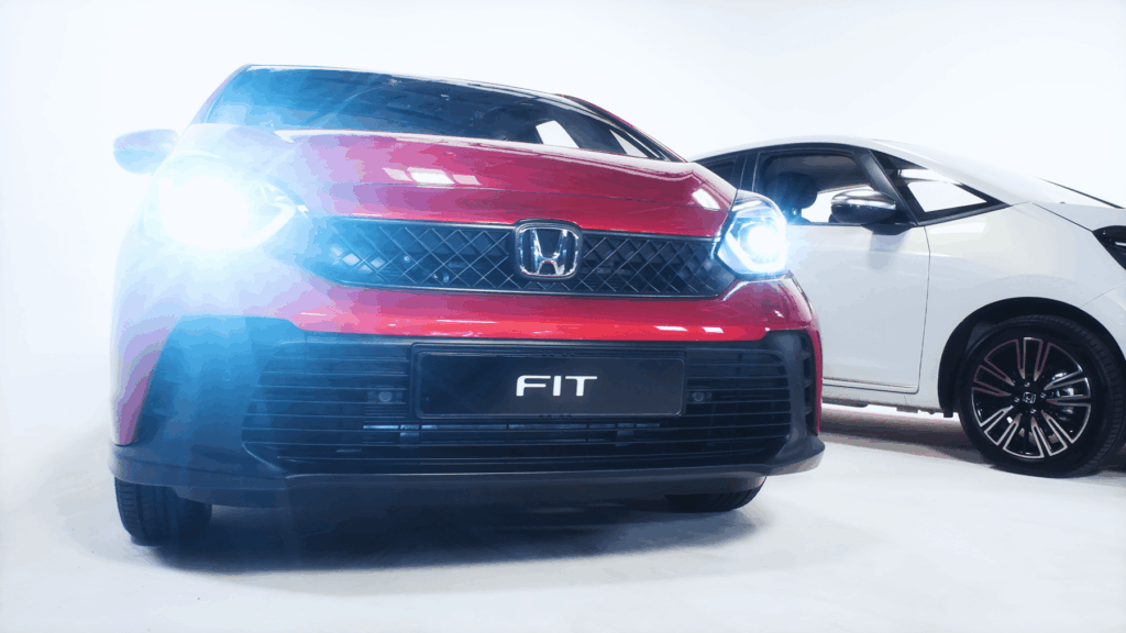 HONDA FIT 1.5 HYBRID E-CVT - Side View