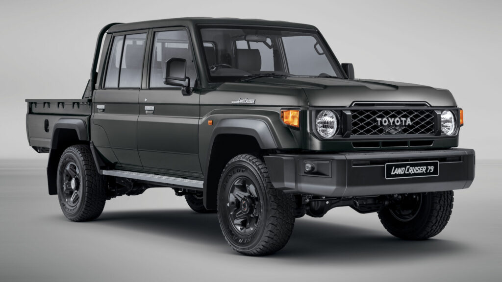 TOYOTA LAND CRUISER 79 4.5D P/U D/C - Front View