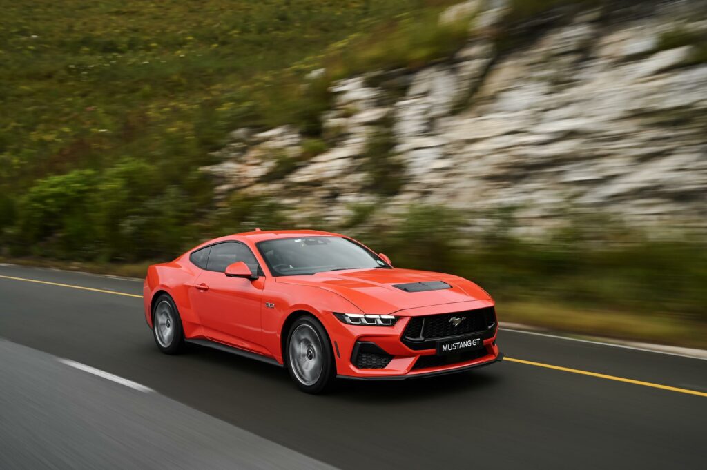 FORD MUSTANG