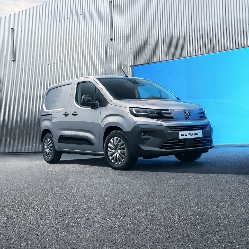 PEUGEOT PARTNER 1.6 HDi LWB (66KW) F/C P/V - Front View