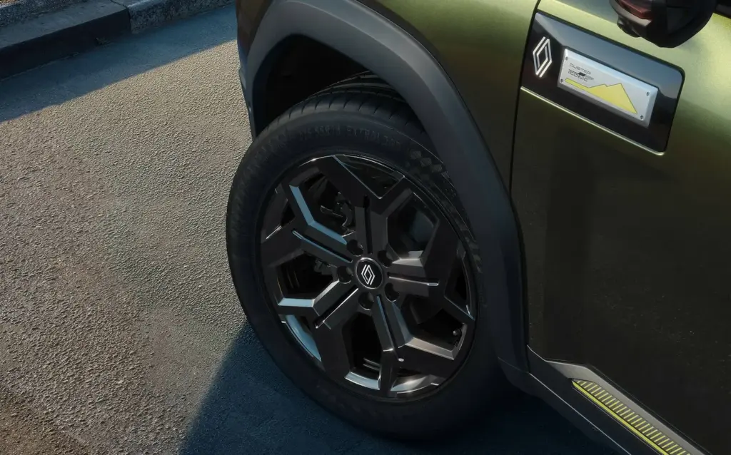 RENAULT DUSTER 1.3T ICONIC EDC - Front View
