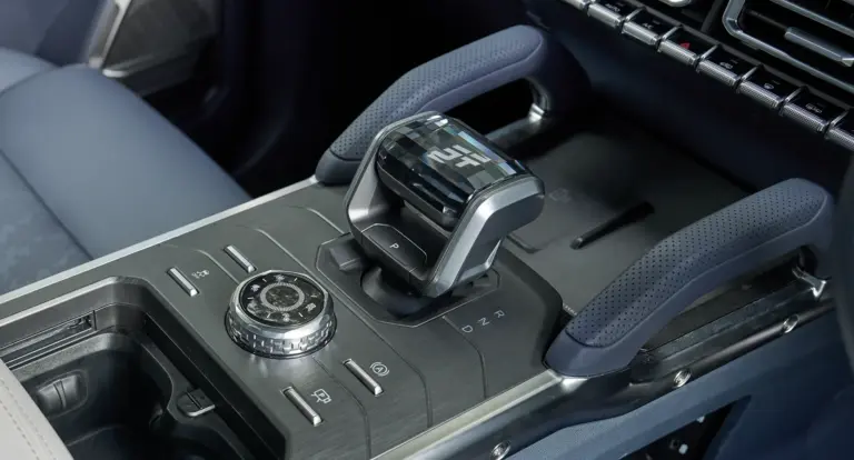 Jetour T2 i-DM: Crystal Gear Lever